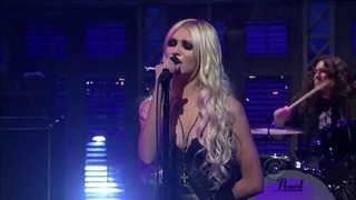 The Pretty Reckless – Make Me Wanna Die (live)