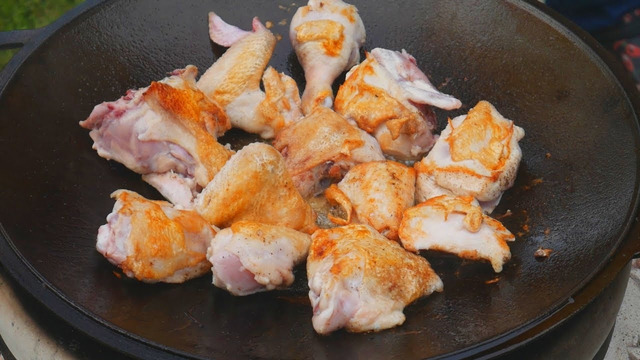 Лучшая жареная курица с грибным соусом на огне