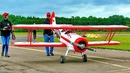 Гигантская радиоуправляемая модель самолёта BOEING STEARMAN RED BARON