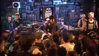 Green Day – Revolution Radio (Live at KROQ)