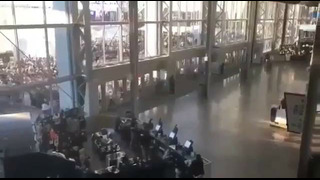 Афганцы толпой ворвались в аэропорт Кабула