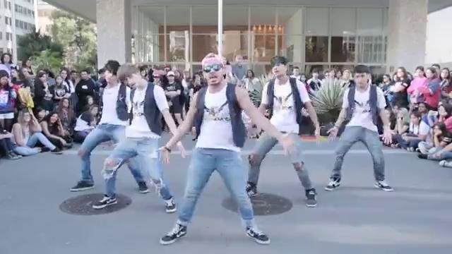 AvKpop Warzone – Purple Line (DBSK)