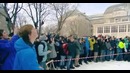 Прыжок с 11 метровой высоты в детский надувной басейн
