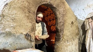 The Baker GOES INSIDE the OVEN and Baking Bread. ASIAN Biggest Bread Tandoor