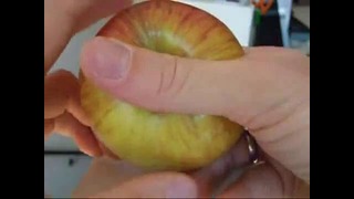 Как сломать яблоко руками