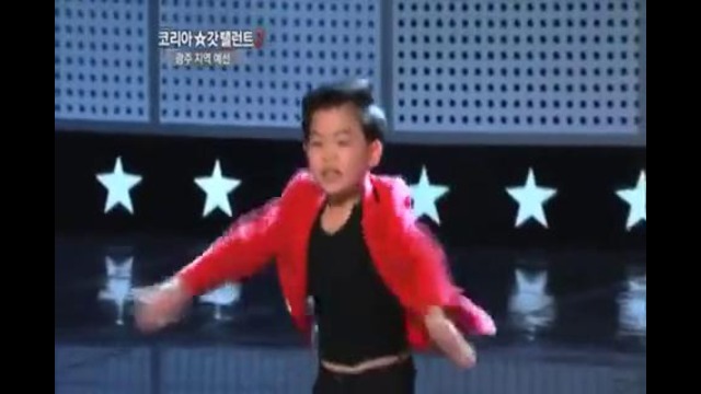 Парнишка из клипа Gangnam style