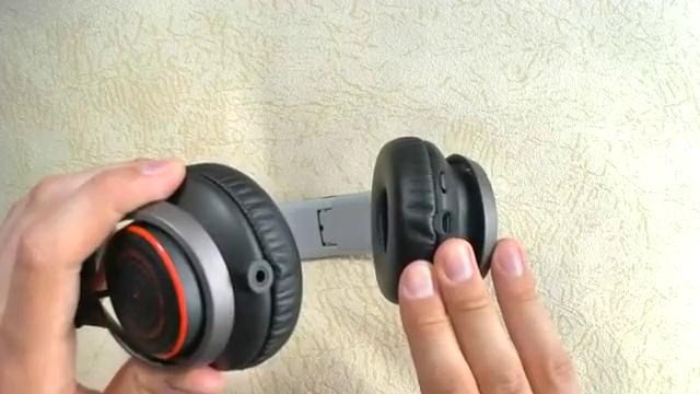 Zvukograf – Jabra REVO Wireless