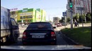 Бесстрашный дед на танке