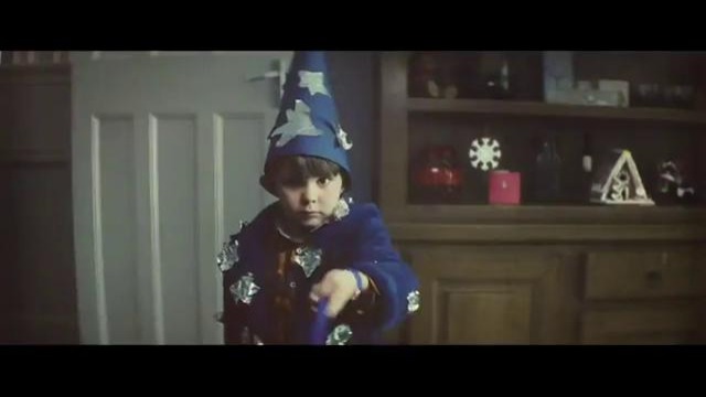 Нетерпеливый мальчик в рождественской рекламе John Lewis
