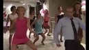 Мужик учит девушек танцевать))