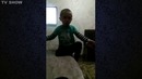 Мальчик учит маму разговаривать