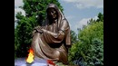 Eleanor—в память о скорбящих матерях