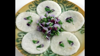Sweet rice cakes with edible flowers (Hwajeon: 화전)