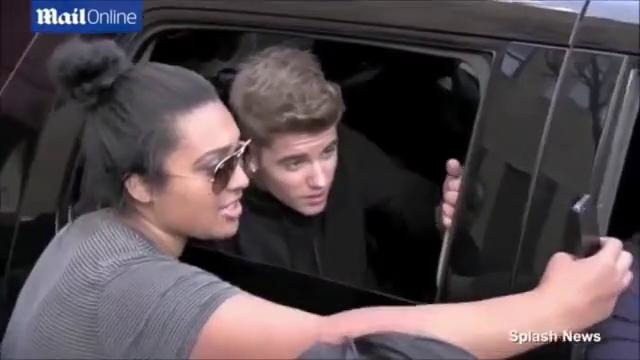 Justin Bieber Kisses Fans in New York