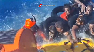 Перевернулась лодка: 41 мигранта ищут в Средиземном море