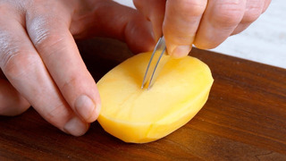 Режь картошку ДВУМЯ ножами. Четыре способа красиво приготовить картофель