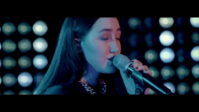 Alan Walker – All Falls Down Live (Stripped Down Version / Noah Cyrus, Juliander)