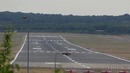 Посадка 52-летнего старичка Ан-12 в аэропорту Фарнборо