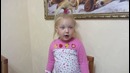 Маленькая девочка читает стихотворение о бабушке. Шикарно