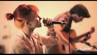 Paramore – Feeling Sorry [Acoustic Version