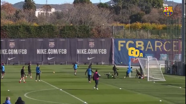 Luis Suárez scores a pinball goal