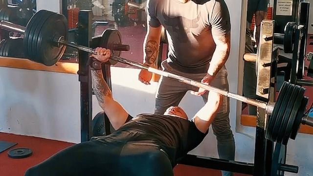 Man Bench Presses With ONE Hand | Best of the Week