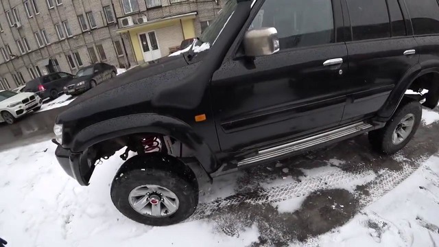 Offroad Family. Nissan Patrol поехал