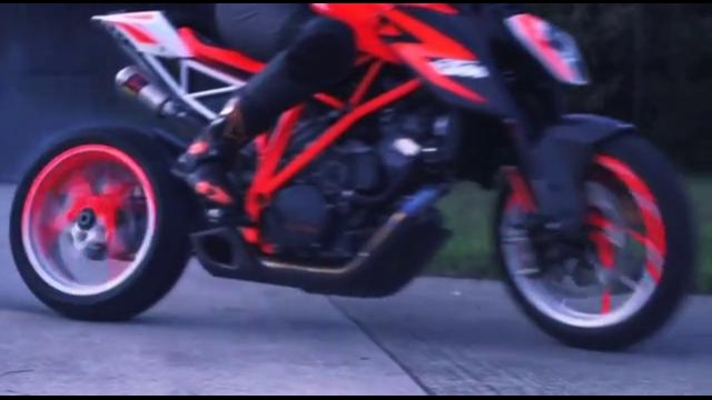 KTM 1290 Super Duke R Prototype на разминке