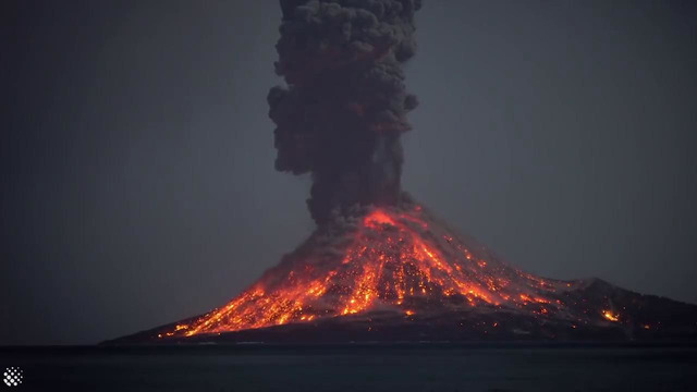 Невероятно зрелищное и одновременно страшное извержение вулкана Кракатау