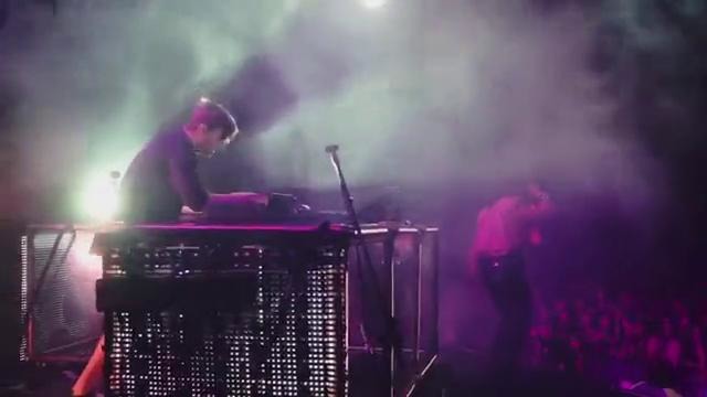Flume – Never Be Like You feat. Kai [Live at Melbourne