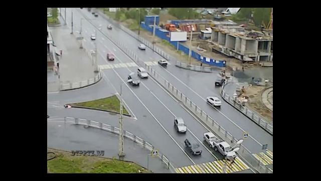 Двойное ДТП на пешеходном переходе заблокировало улицу Чапаева
