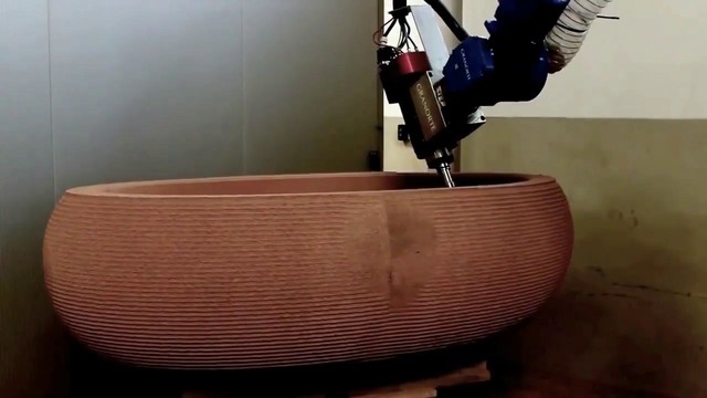 Обработка ванны из пробкового дерева роботом