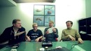 Парни пробуют макияж