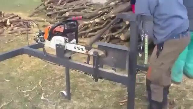 А вот так мы колим дрова