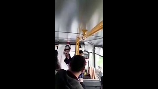 Kelin va Kuyov автобусда юришипти. [Мана сизларга мухаббат]