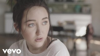 Noah Cyrus – Make Me (Cry) (feat. Labrinth) (Official Music Video)