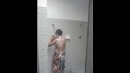 Чувак не может помыть голову =)