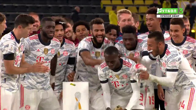 Церемония награждения «Баварии» Суперкубком Германии