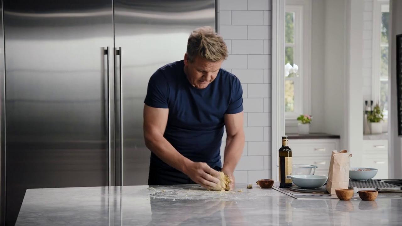 14. Gordon Ramsay Teaches Cooking: Method Making Pasta Dough - Mover.uz