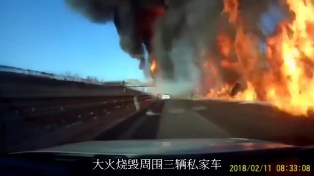 Огненный смерч. Утечка газа из разбитой машины. Взрыв в Китае