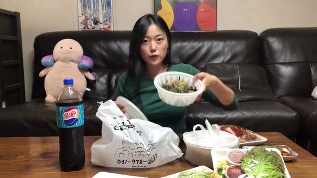 Еда из доставки в Южной Корее – Свиная рулька Чокпаль (Jokbal, )