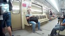 ПРАНК. Развязываем Шнурки в МЕТРО
