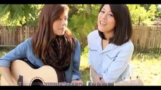 Девушки потрясающе поют под гитару=)