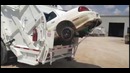 Мусоровоз проглотил автомобиль