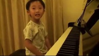 Виртуозная игра на фортепьяно 4-летнего мальчика