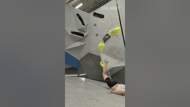 Climb high, fail low 🧗‍️ 🤣 #climbing #indoorclimbing #bouldering #fail #fails #shorts