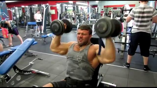 Александр Щукин – тренировка плеч