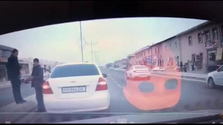 В Бухаре оштрафовали водителя, который остановился посреди дороги, чтобы поздороваться со знакомым