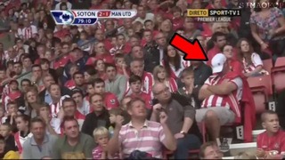 Фанат Саутгемптона спит во время матча против Манчестер Юнайтед