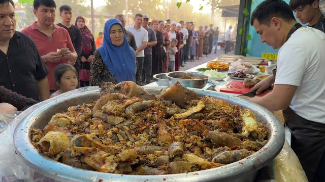 INSANE DEMAND! Hundreds Queue Up for This Traditional Uzbek Delicacy. KALLA POCHCHA